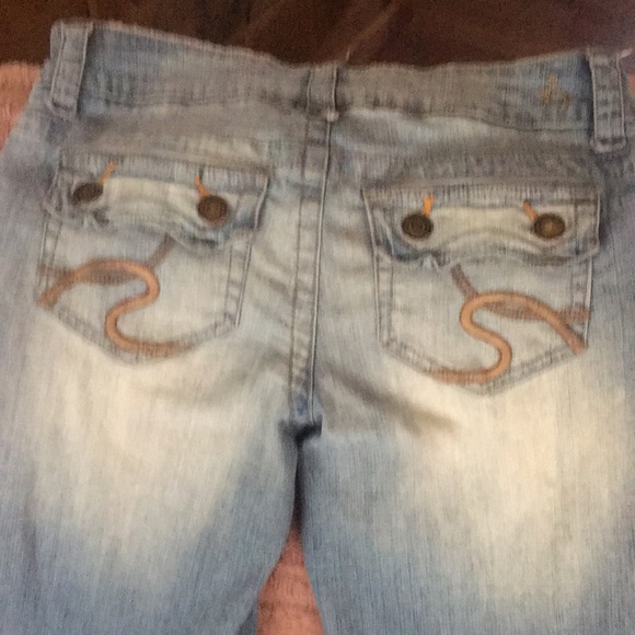Flared jeans with back button pockets distressed - Picture 4 of 5